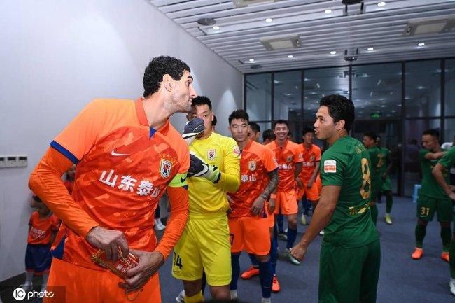 国足对手临阵换帅？卡塔尔主帅奎罗斯：我要求卸任主帅职务据《开罗新闻》报道，卡塔尔主帅奎罗斯发表了声明，表示自己要求卸任卡塔尔主帅。